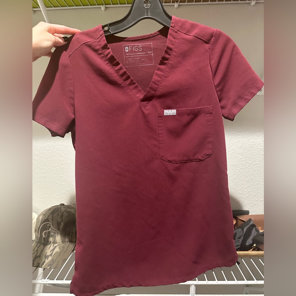 Figs scrub top